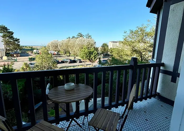 Vue Mer, Parking * ドーヴィル